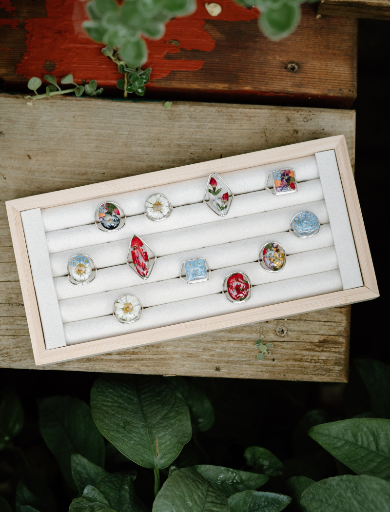 Round Ring with Rosebud and Mixed Flowers