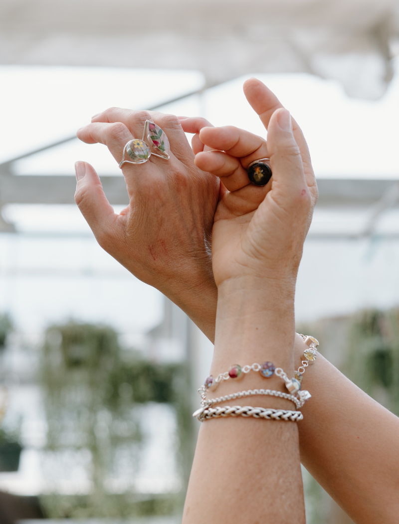 Round Ring with Rosebud and Mixed Flowers